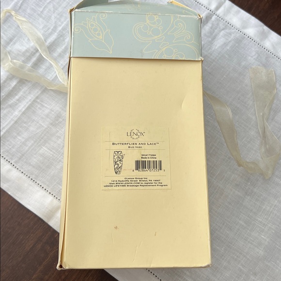 Lenox Butterflies & Lace 8" Bud Vase - Picture 5 of 15